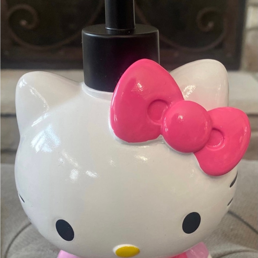 Hello Kitty Soap Dispenser - Picture 3 of 8